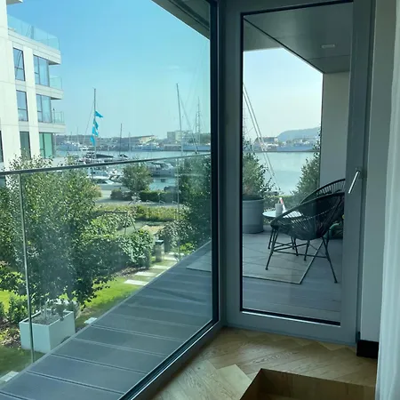 Faltom 6 Yacht Park Premium Parking גדינייה