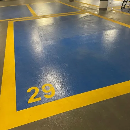 Faltom 6 Yacht Park Premium Parking גדינייה