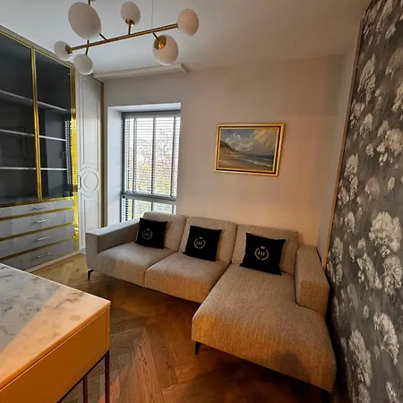 Faltom 6 Yacht Park Premium