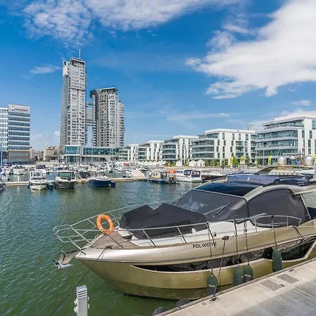 Faltom 6 Yacht Park Premium Parking Apartman