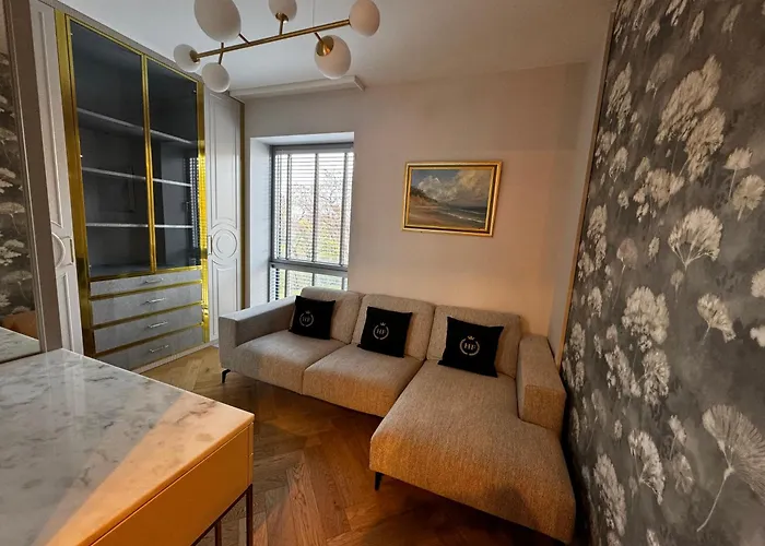 Faltom 6 Yacht Park Premium